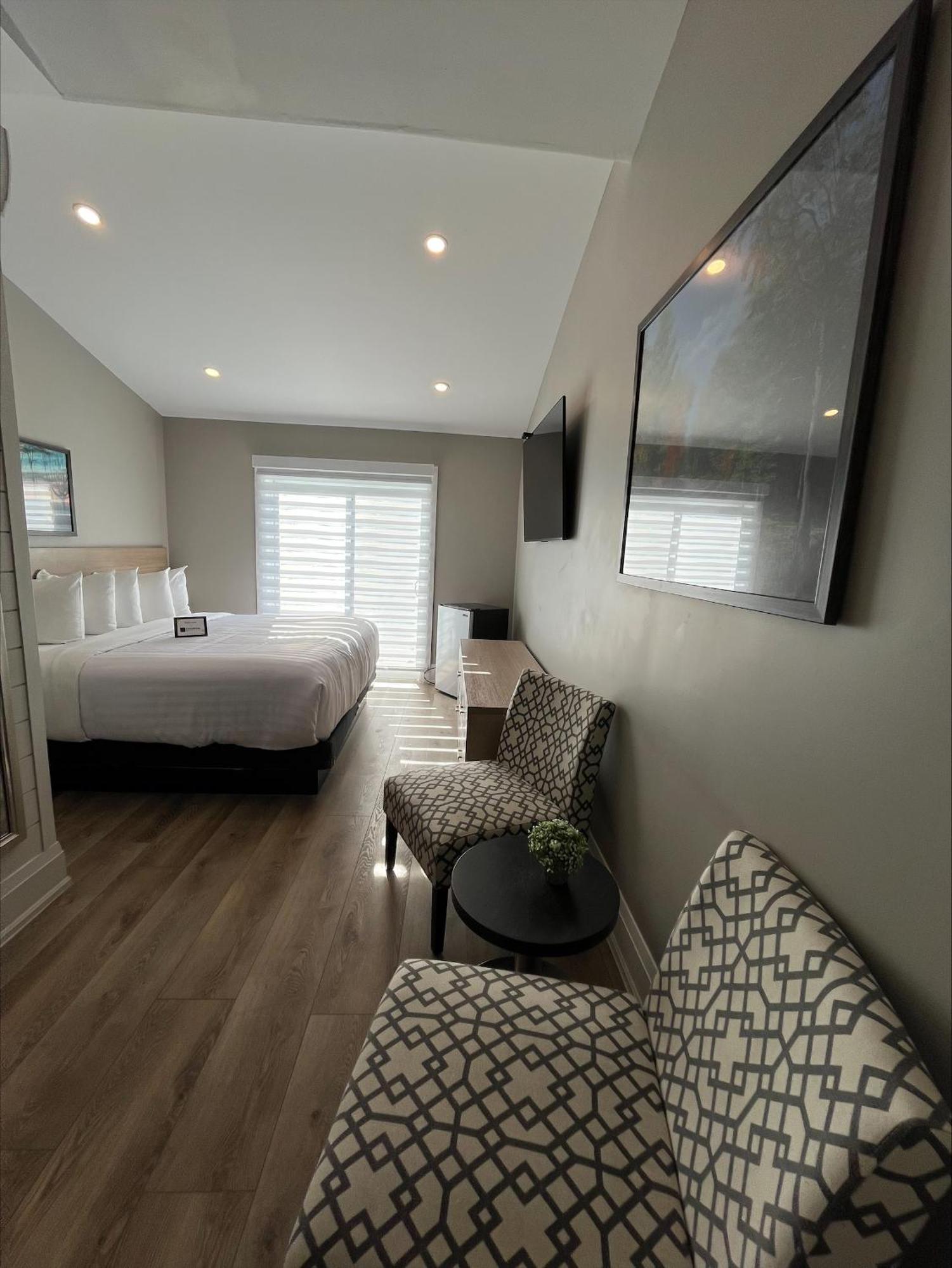 Colonial Hotel & Suites Grand Bend Exterior foto